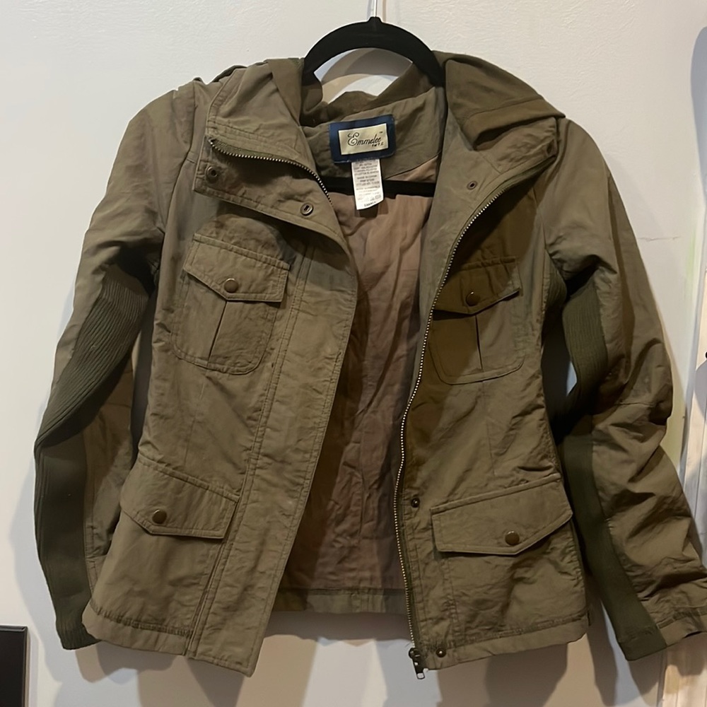 Reason for sell:doesn’t fit nor do I wear jackets like these